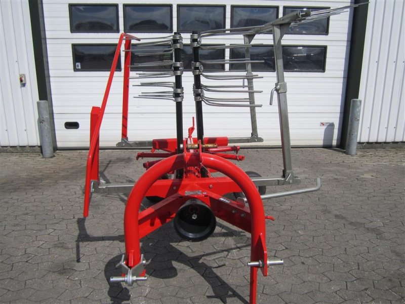 Schwader tipa Tinaz 3.30 meter rotorrive, Gebrauchtmaschine u Ringe (Slika 1)