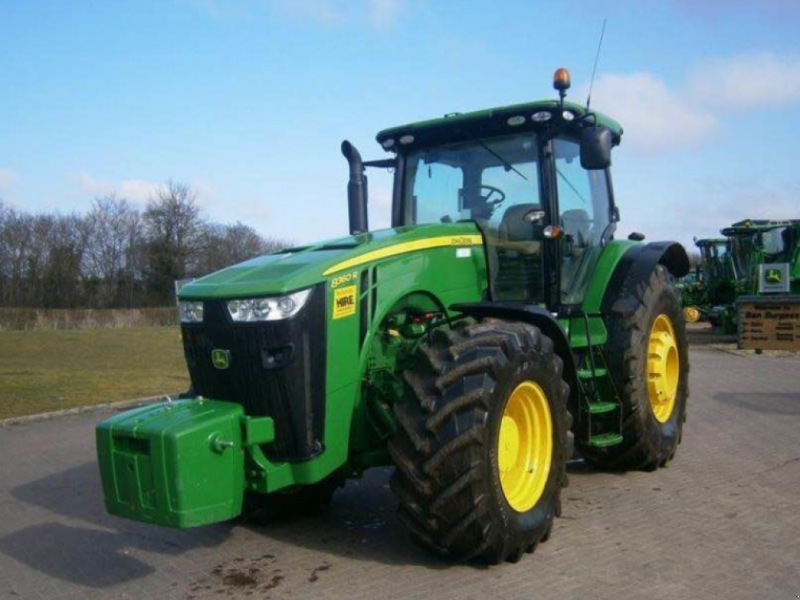 Oldtimer-Traktor tipa John Deere 8360R,  u Київ (Slika 1)