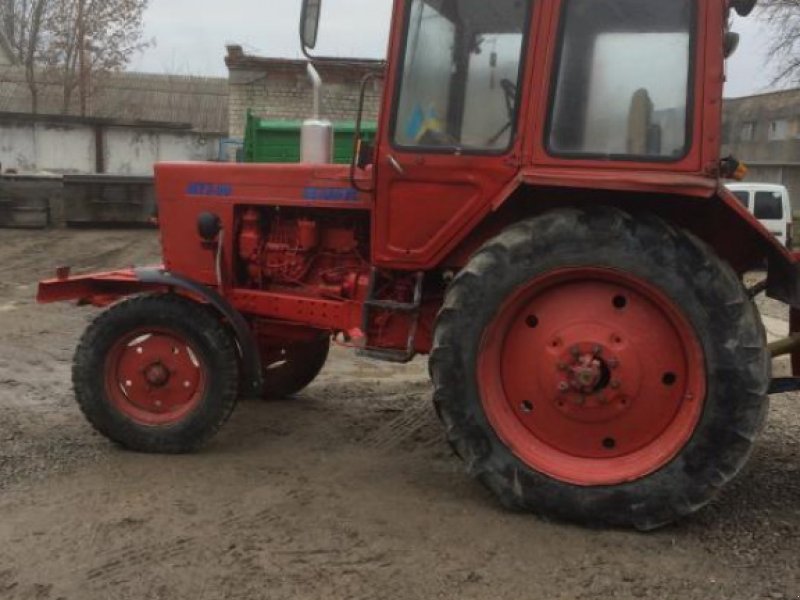 Oldtimer-Traktor tipa Belarus Беларус-80, Neumaschine u Камянець-Подільский (Slika 1)
