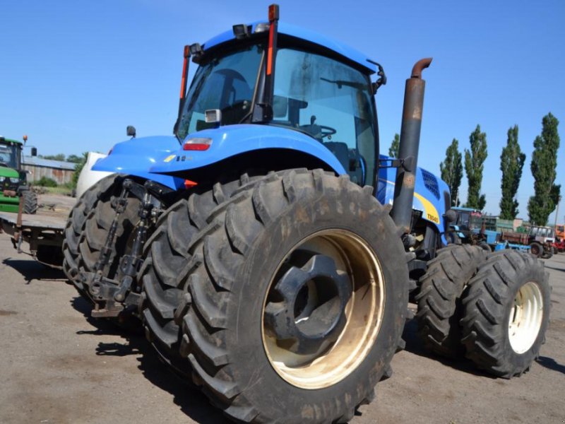 Oldtimer-Traktor tipa New Holland T8040, Neumaschine u Куйбишеве (Slika 1)