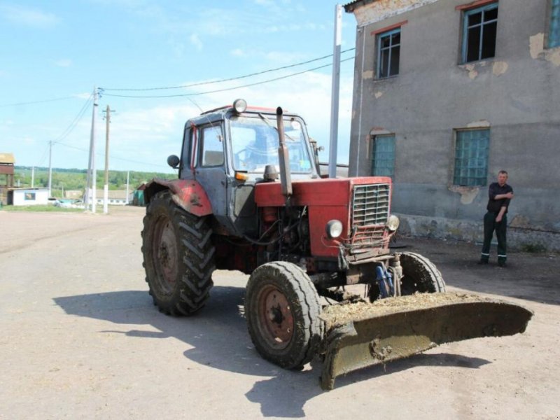 Oldtimer-Traktor tipa Belarus Беларус-80, Neumaschine u Київ (Slika 1)