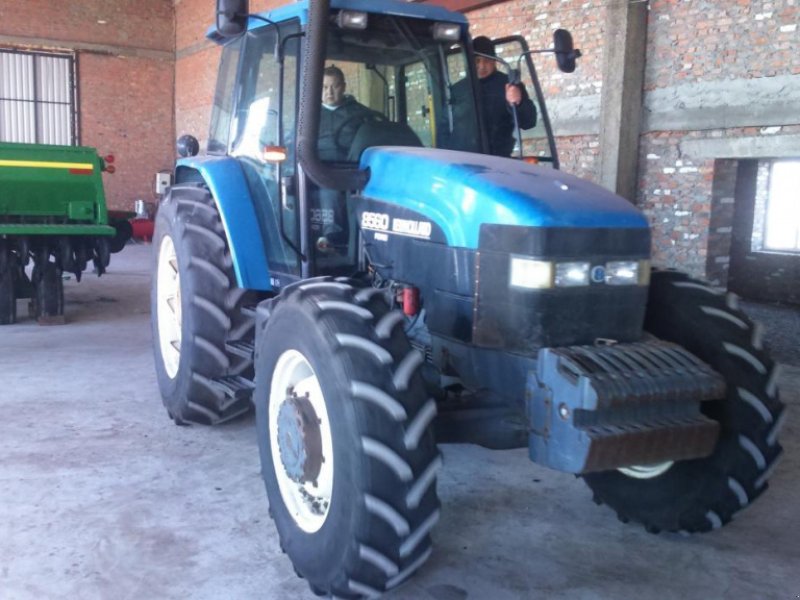 Oldtimer-Traktor tipa New Holland 8560, Neumaschine u Подворки (Slika 1)