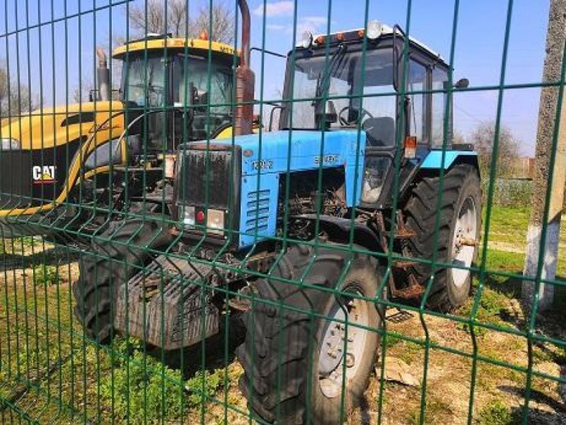Oldtimer-Traktor tipa Belarus Беларус-1221.2, Neumaschine u Ворожба (Slika 1)